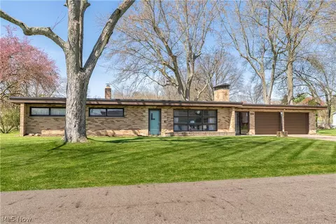 4001 Carnegie Ave NW, Massillon, OH 44646