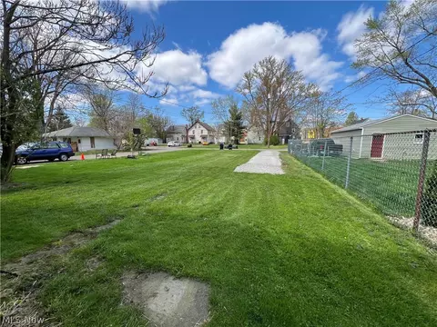 Exterior - 331 15th St, Elyria, OH 44035 photo 5 of 6