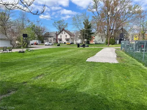 Exterior - 331 15th St, Elyria, OH 44035 photo 4 of 6