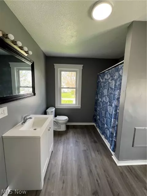 Bath - 331 15th St, Elyria, OH 44035 photo 3 of 3