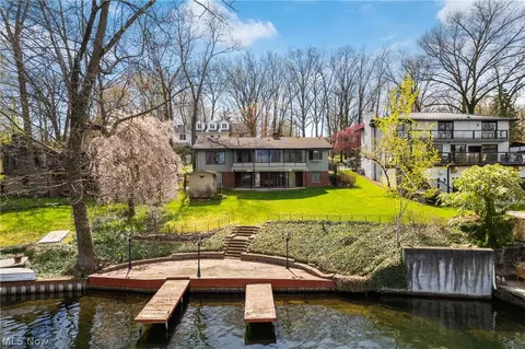 38 Lake Front Dr, Akron, OH 44319