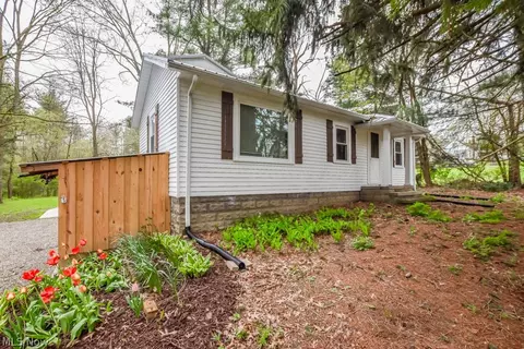1204 W Nimisila Rd, New Franklin, OH 44216