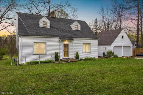 7322 Richmond Rd, Oakwood Village, OH 44146