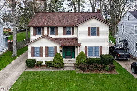 4011 W 204th St, Fairview Park, OH 44126