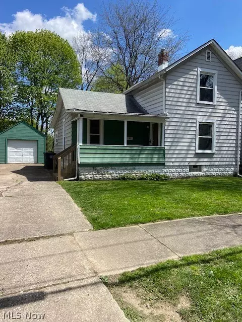 421 Alexander St, Akron, OH 44306