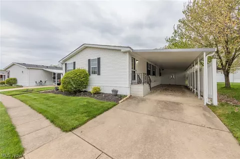 18 Fiddlesticks, Olmsted Twp, OH 44138