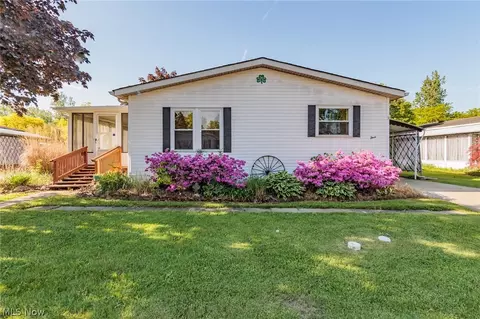 3 Sycamore Dr, Olmsted Twp, OH 44138