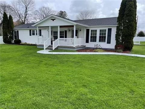 561 Fifth St, Bergholz, OH 43908