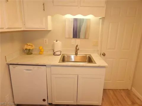 Kitchen - 8553 Broadview Rd, Broadview Heights, OH 44147 photo 2 of 2