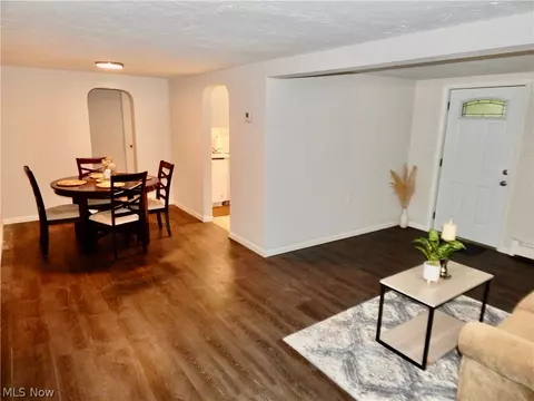 Living - 8553 Broadview Rd, Broadview Heights, OH 44147 photo 3 of 3