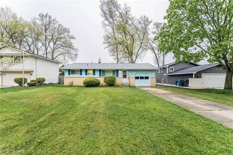 25070 Doe Dr, North Olmsted, OH 44070