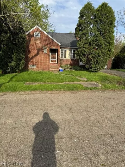 1421 Downing Ct NE, Canton, OH 44714