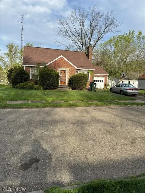 1427 Downing Ct NE, Canton, OH 44714