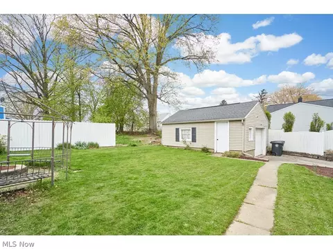 563 E Wilbeth Rd, Akron, OH 44301 photo 17