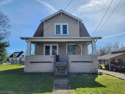 8218 Alfred St, Masury, OH 44438
