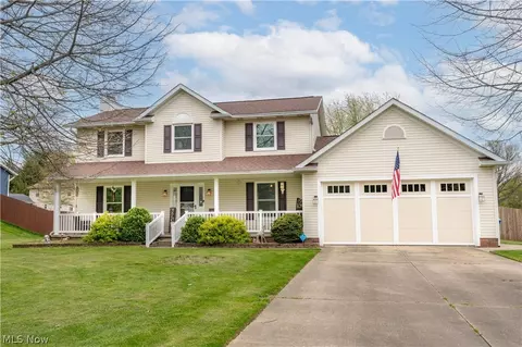 1084 Cayuga Trl, Hartville, OH 44632