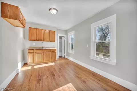 1642 E 33rd St, Lorain, OH 44055 photo 2