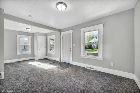1642 E 33rd St, Lorain, OH 44055 photo 8