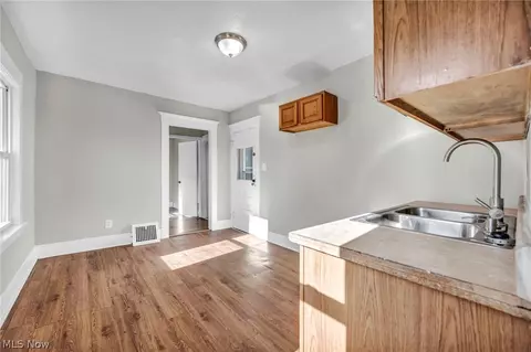 1642 E 33rd St, Lorain, OH 44055 photo 3