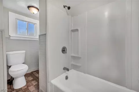 1642 E 33rd St, Lorain, OH 44055 photo 4