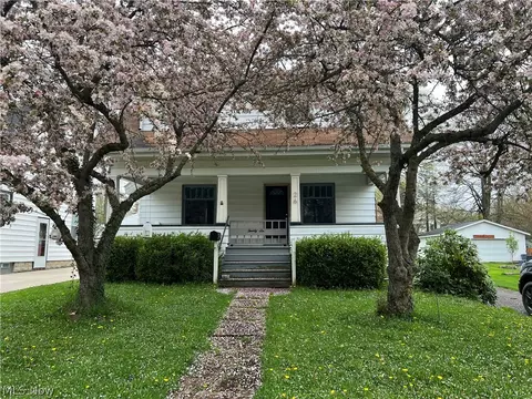 26 Massachusetts Ave, Youngstown, OH 44514
