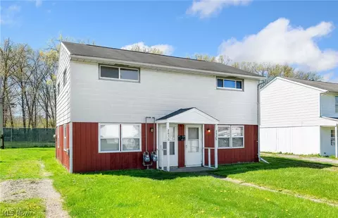 2828-2830 Cromwell Dr, Lorain, OH 44052
