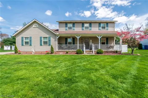 1044 Cayuga Trl SW, Hartville, OH 44632