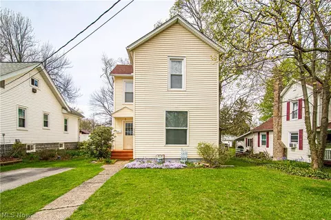 116 S Cedar St, Geneva, OH 44041