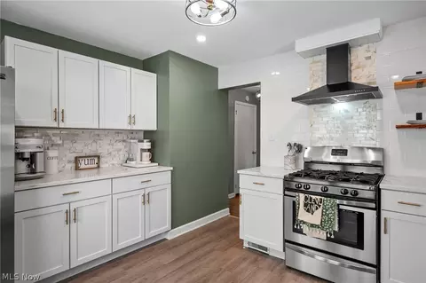 Kitchen - 4261 Buckeye Ave, Willoughby, OH 44094 photo 3 of 3