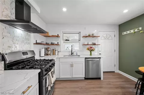 Kitchen - 4261 Buckeye Ave, Willoughby, OH 44094 photo 1 of 3