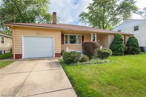 115 Elma Dr, Elyria, OH 44035 photo 2