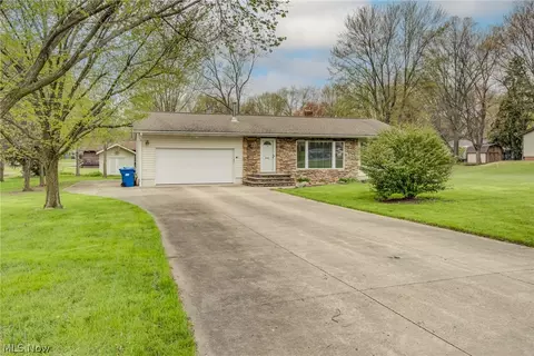 8334 Fairlane Dr, Macedonia, OH 44056