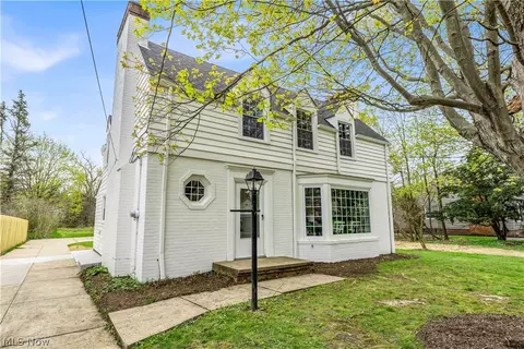 1539 Sunview Rd, Lyndhurst, OH 44124