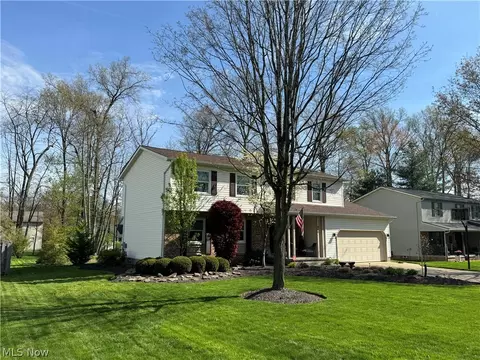 413 Greenbriar Dr, Cortland, OH 44410