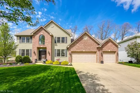 17228 Woodlawn Ct, Strongsville, OH 44149