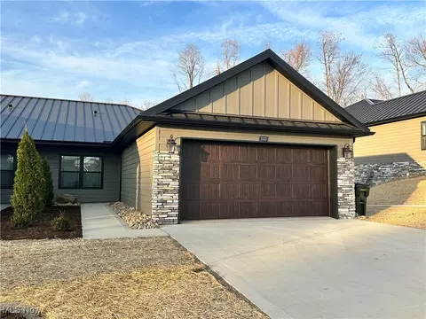 1033 Sycamore Ln, Millersburg, OH 44654