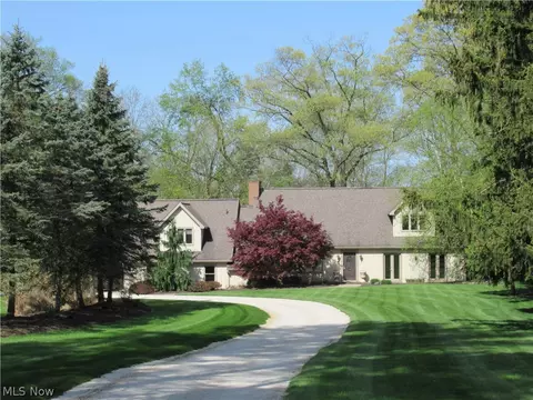 1502 State Rd, Hinckley, OH 44233