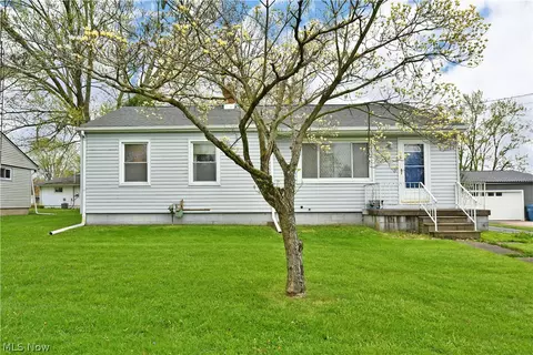 306 Sunset Dr, Cortland, OH 44410