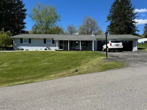 110 Parkway Dr, Wellsburg, WV 26070