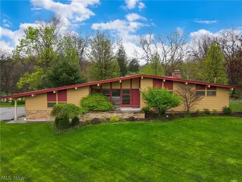 7151 Rotary Dr, Walton Hills, OH 44146