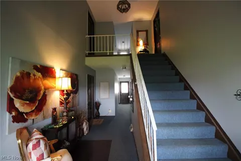 Entry Way - 888 Pearson Cir #3, Youngstown, OH 44512 photo 1 of 3