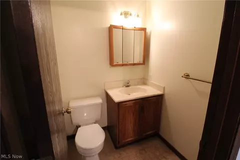 Bath - 888 Pearson Cir #3, Youngstown, OH 44512 photo 2 of 2