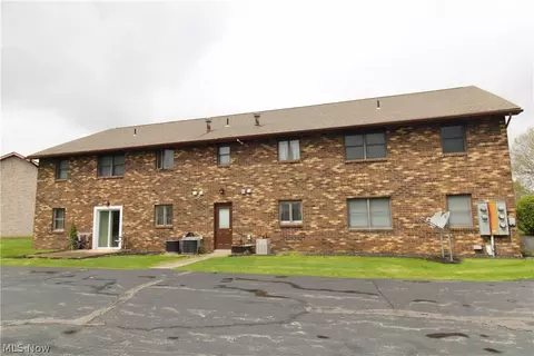 Exterior - 888 Pearson Cir #3, Youngstown, OH 44512 photo 2 of 3