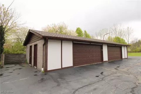 Exterior - 888 Pearson Cir #3, Youngstown, OH 44512 photo 3 of 3