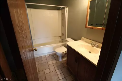 Bath - 888 Pearson Cir #3, Youngstown, OH 44512 photo 1 of 2