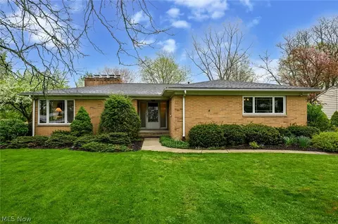 7619 Valley Vista Rd, Independence, OH 44131