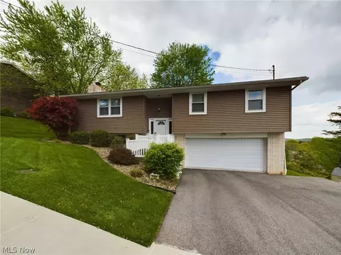 2702 David Lee Dr, Parkersburg, WV 26101