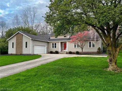 17357 Andras Dr, Walton Hills, OH 44146