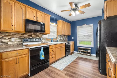 Kitchen - 256 E 293rd St, Willowick, OH 44095 photo 3 of 4