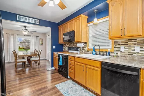 Kitchen - 256 E 293rd St, Willowick, OH 44095 photo 1 of 4